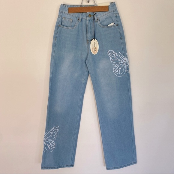 NWT Women's Medium Wash Straight Leg Jeans with Butterfly Embroidery - Picture 1 of 6